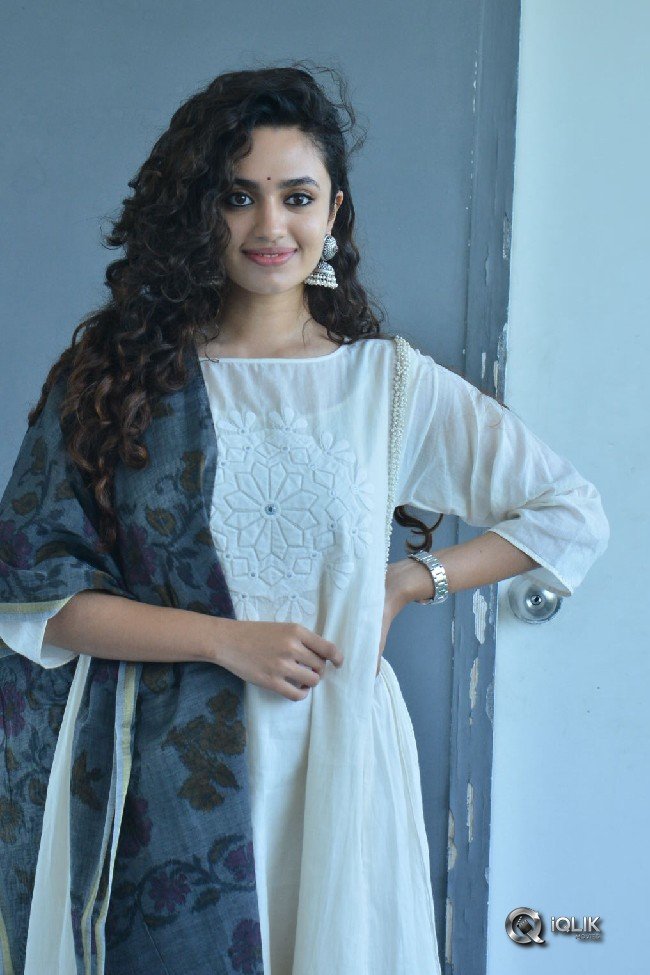 Malavika-Nair-New-Stills